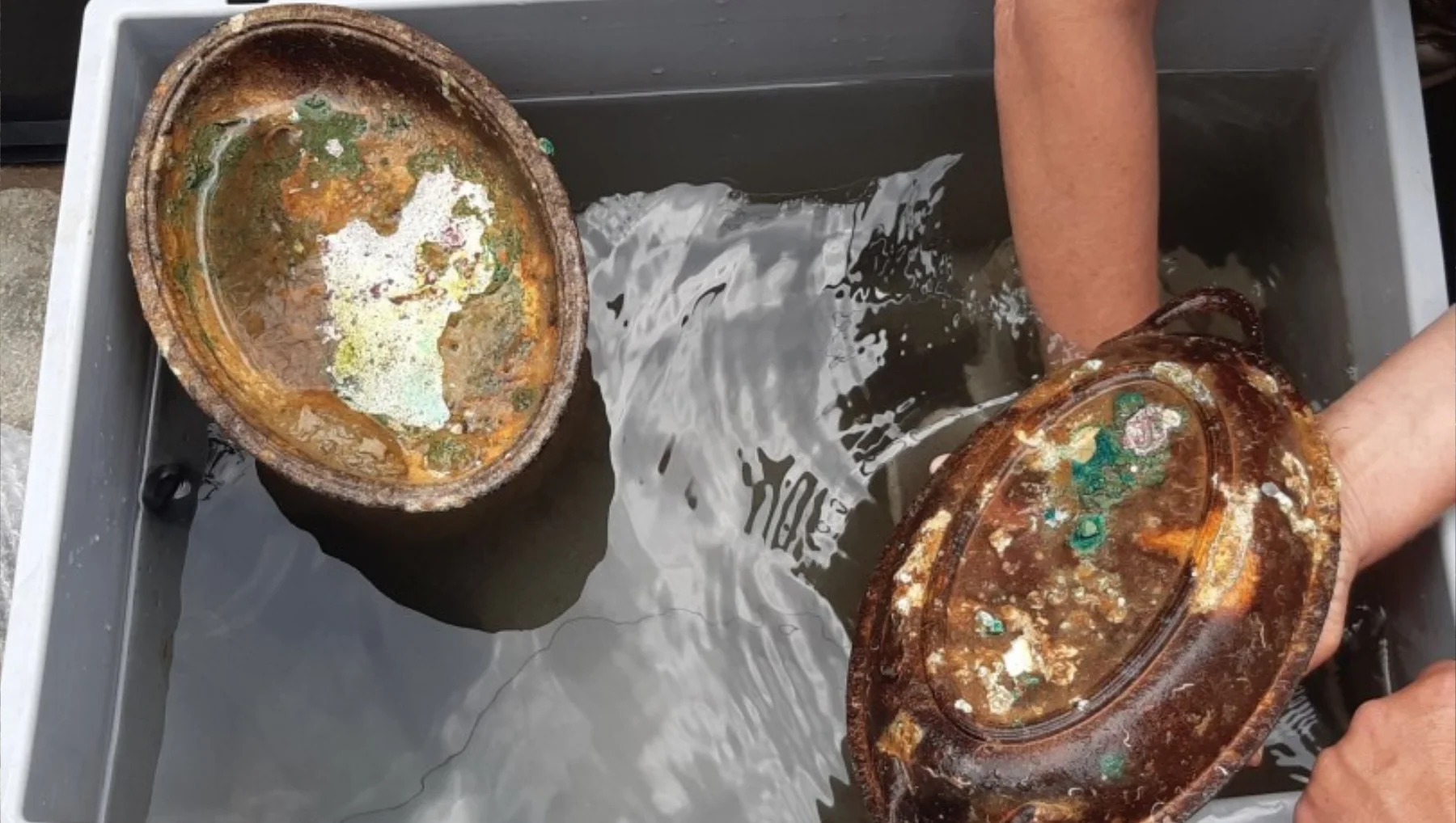 eua-hmhs-britannic-artifacts-on-deck