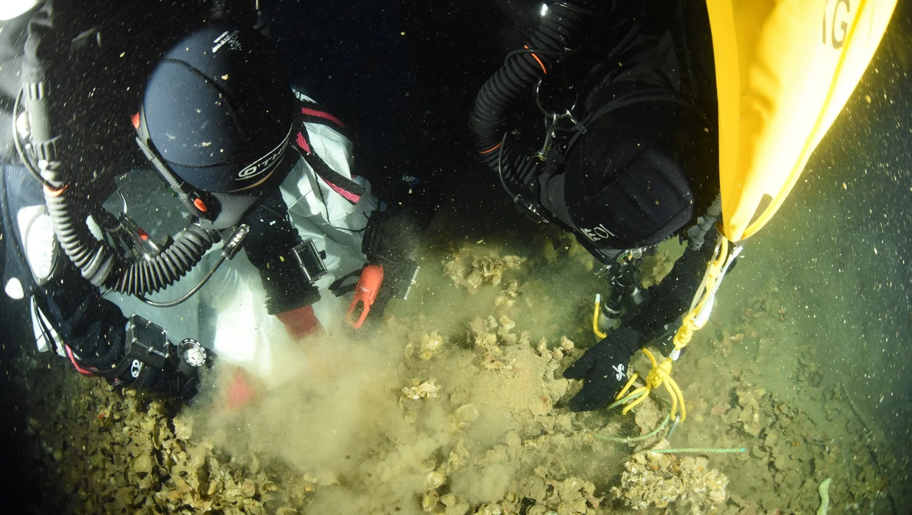 eua-hmhs-britannic-lifting