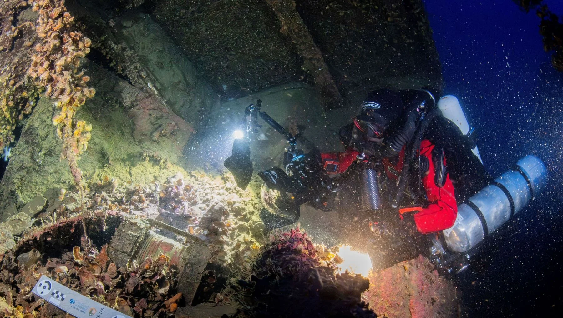 eua-hmhs-britannic-photoshooting-artifacts